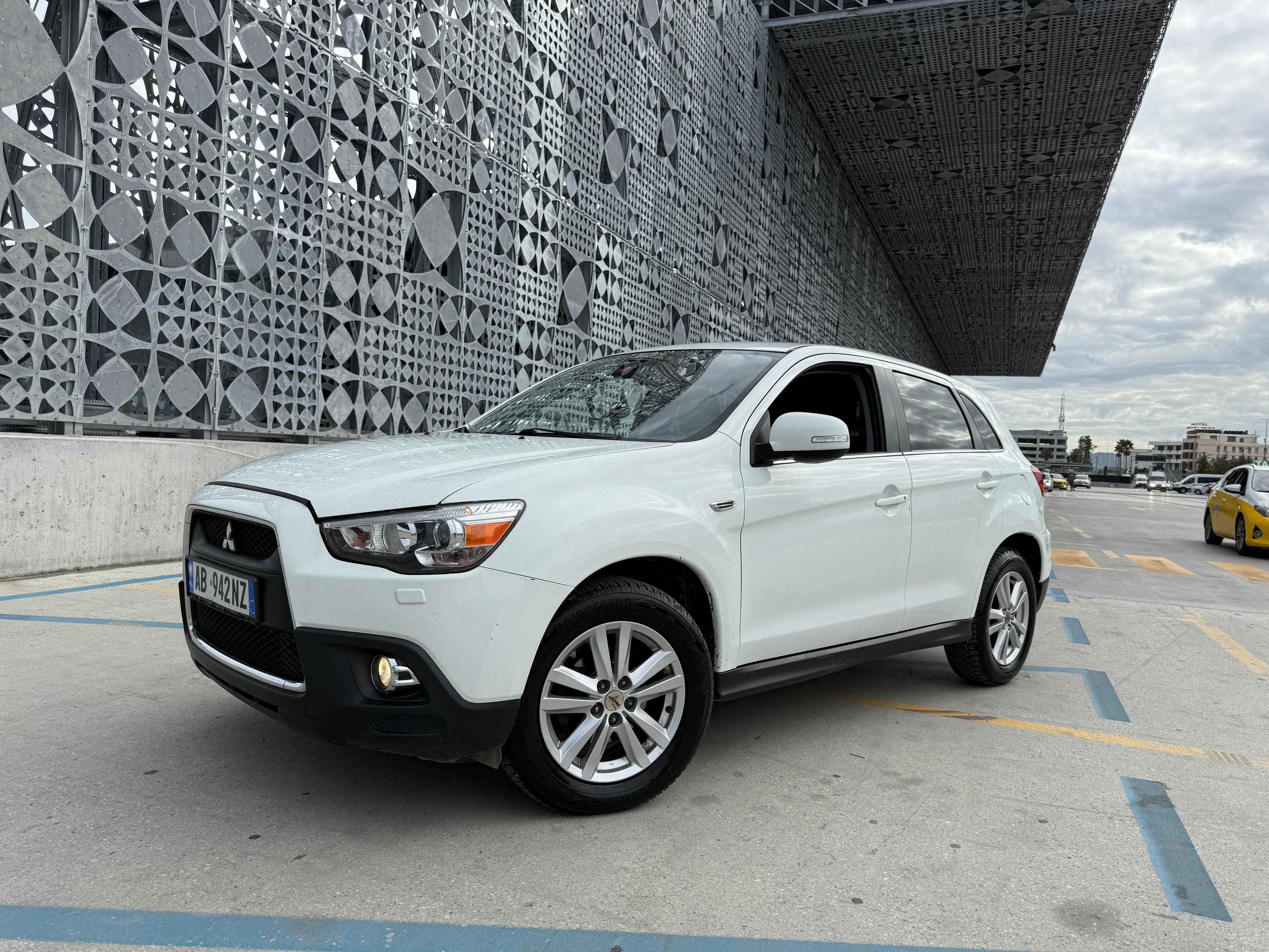 rentx listing card gallery