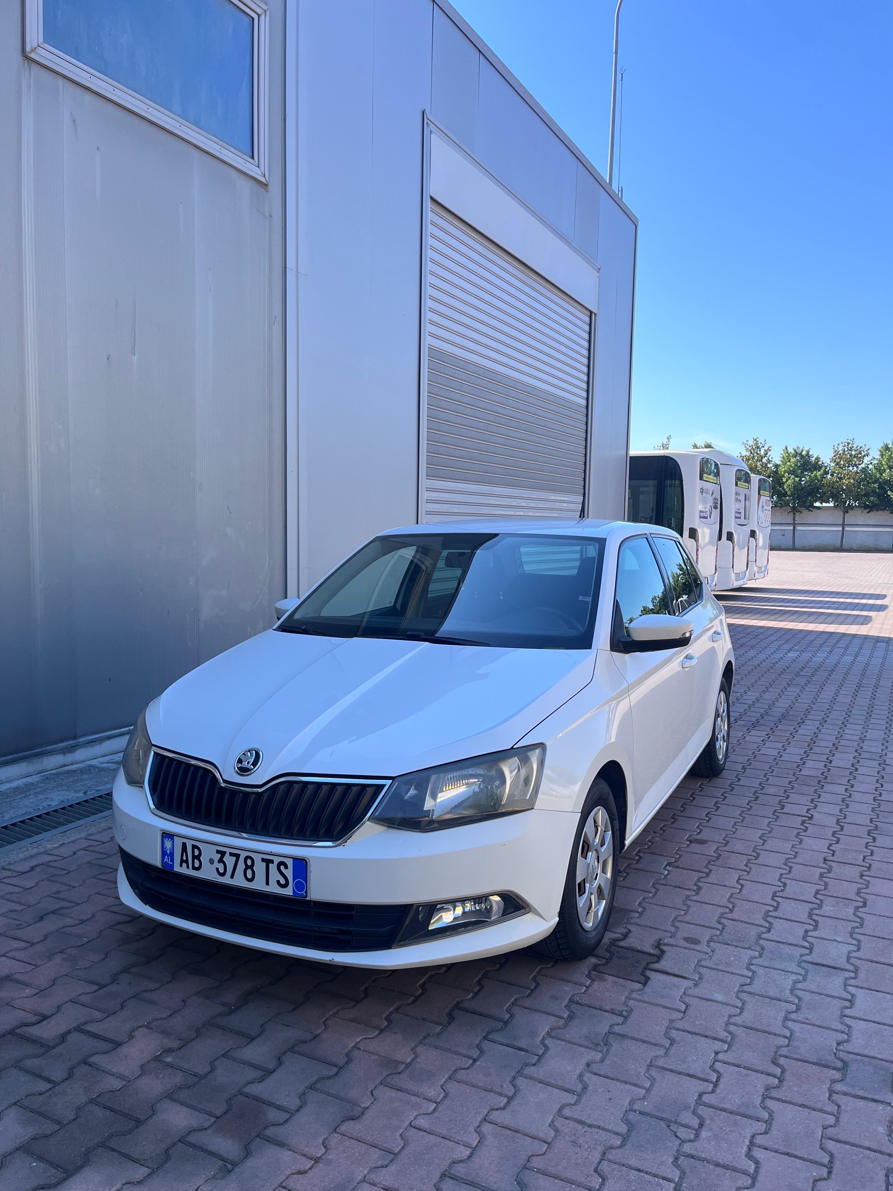 rentx listing card gallery