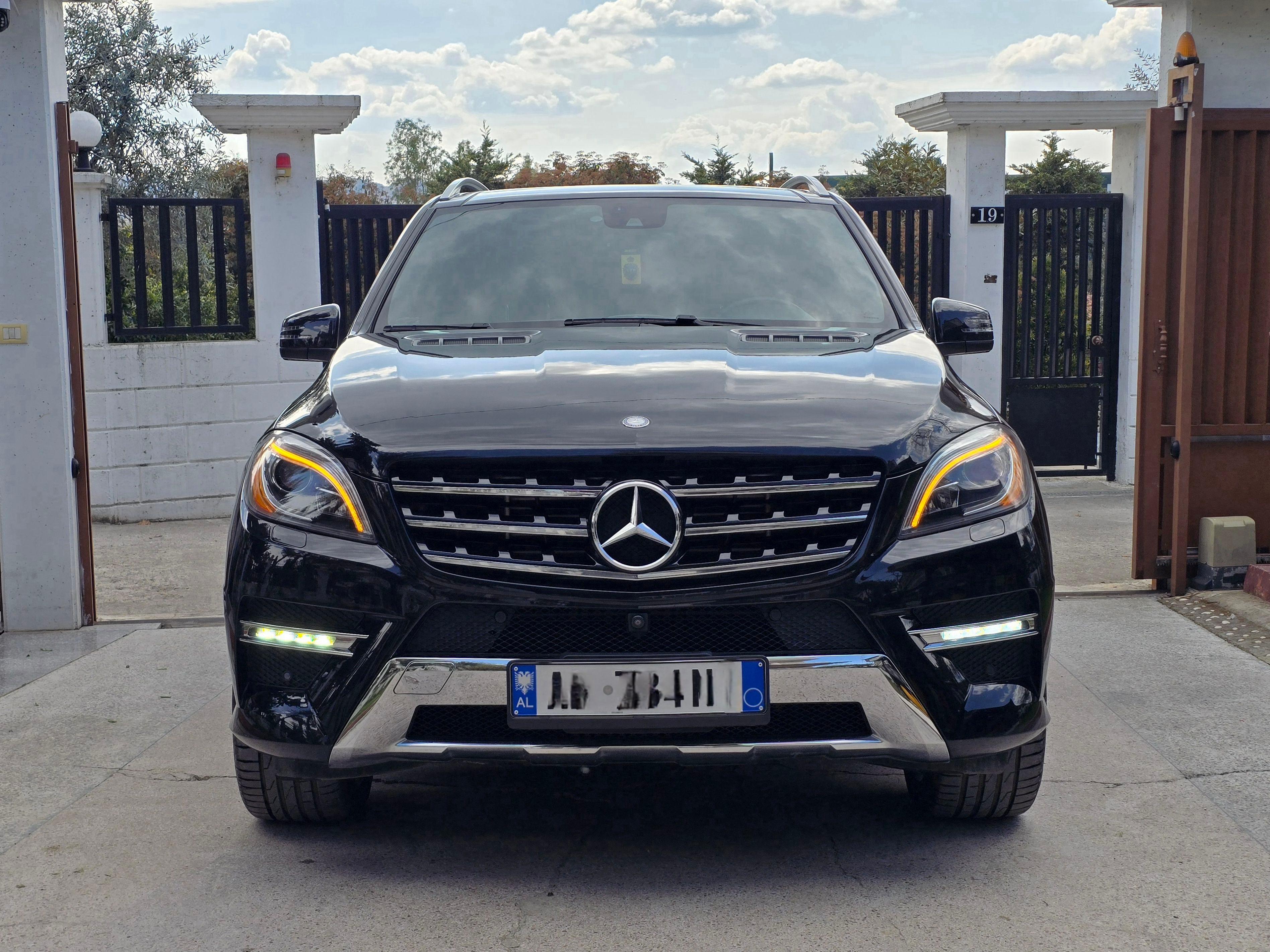 rentx listing card gallery