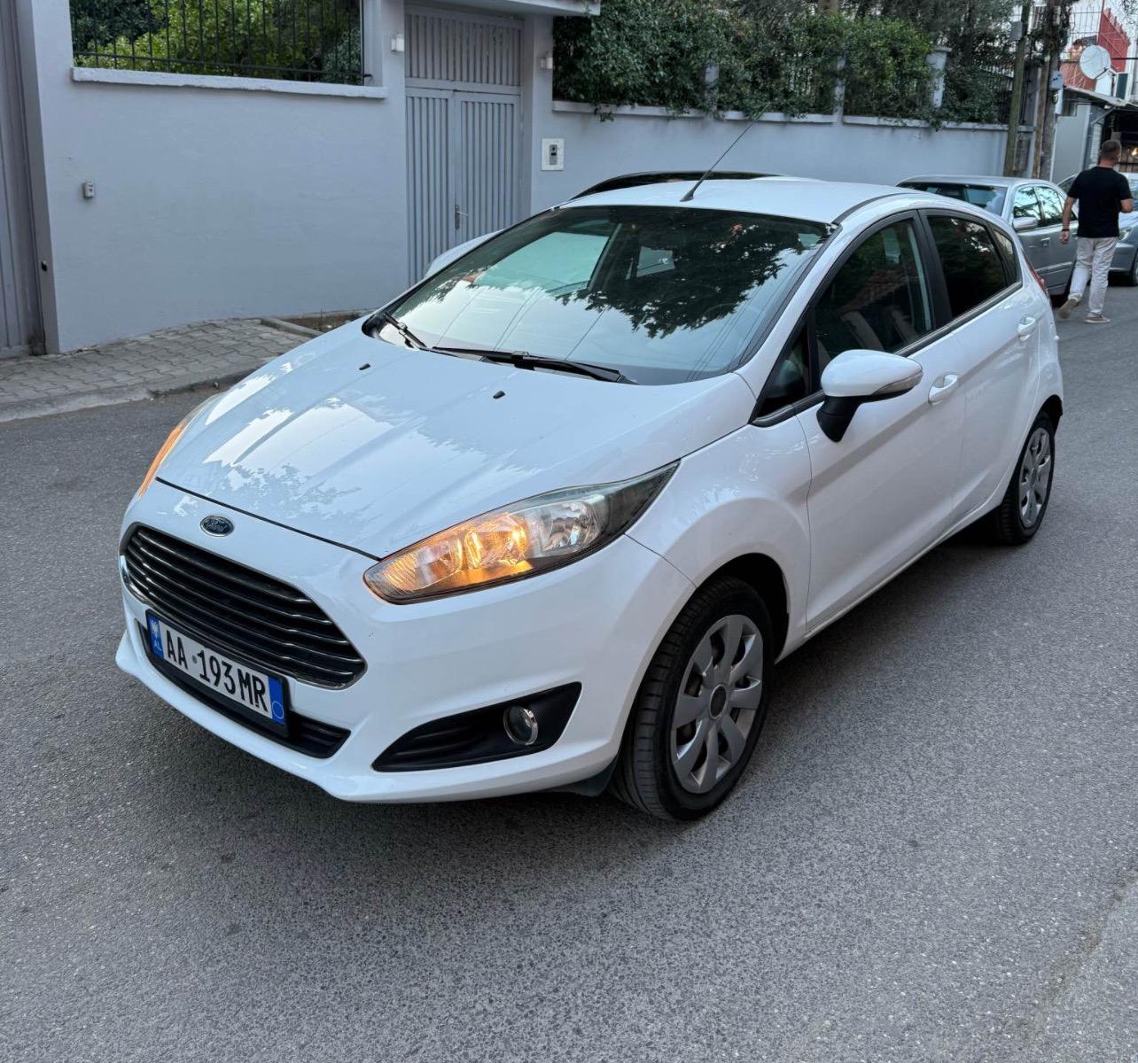 rentx listing card gallery