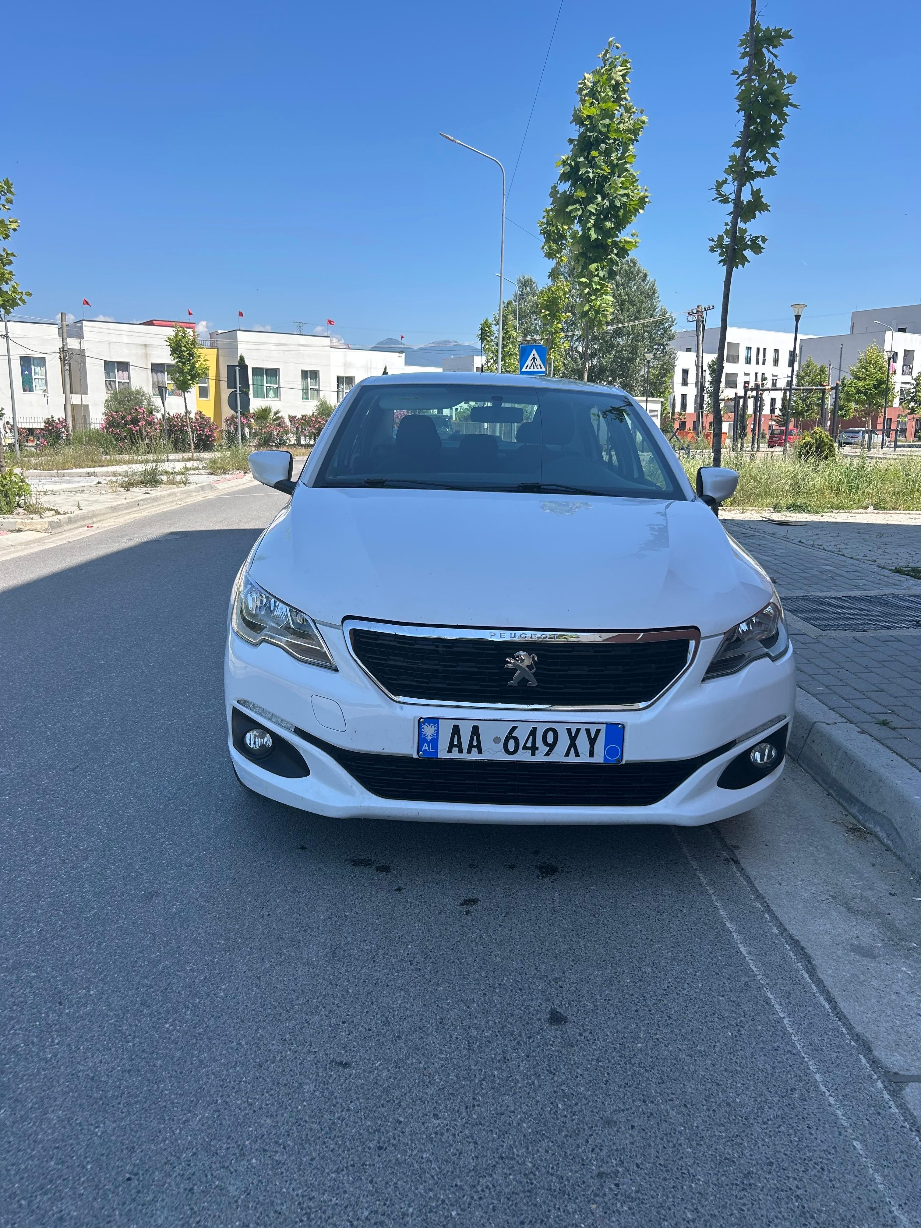 Peugeot 301 for rent