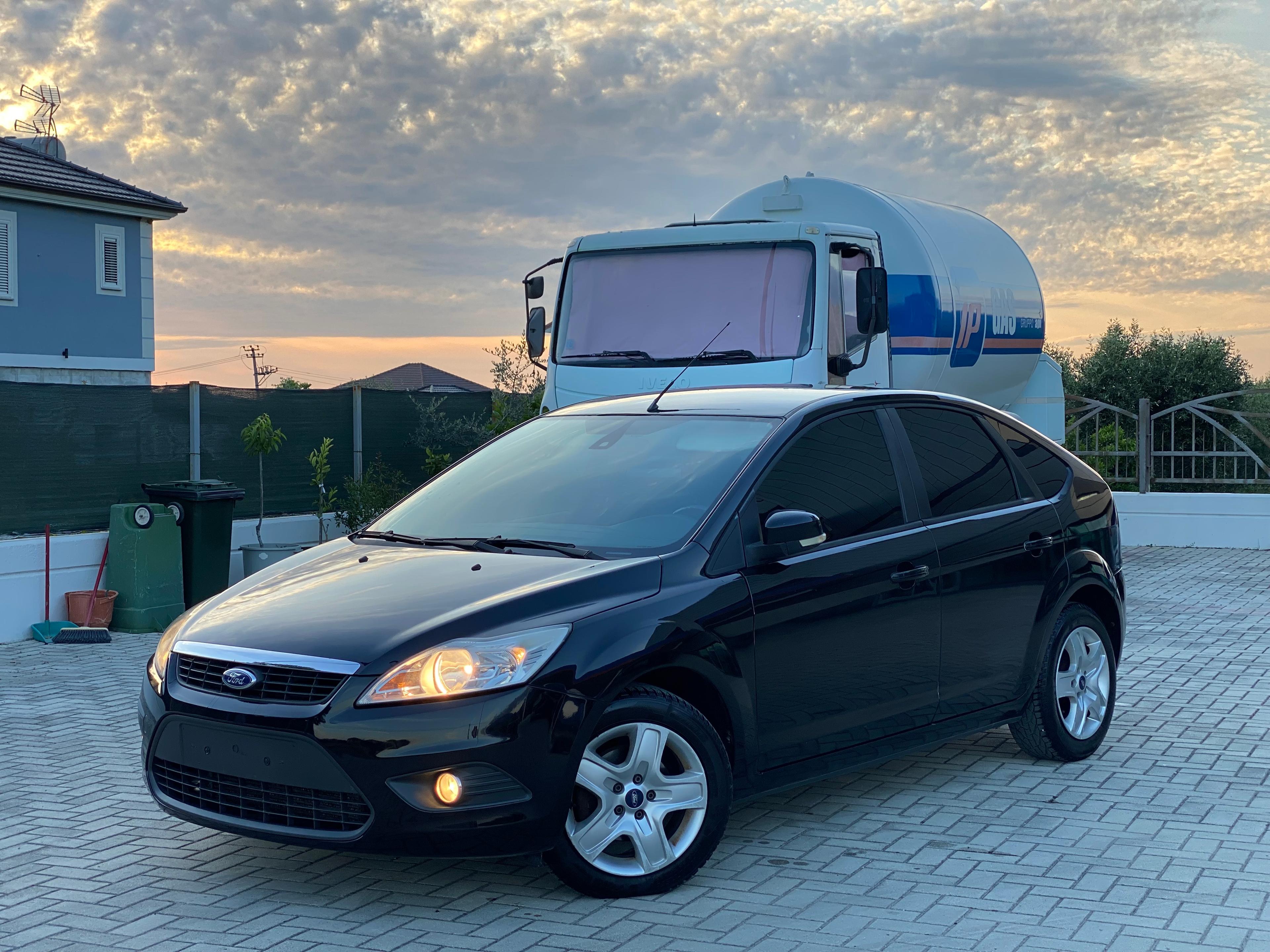 rentx listing card gallery